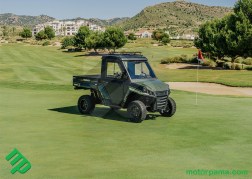 Corvus Terrain DX4 CAB con clima nel campo da golf